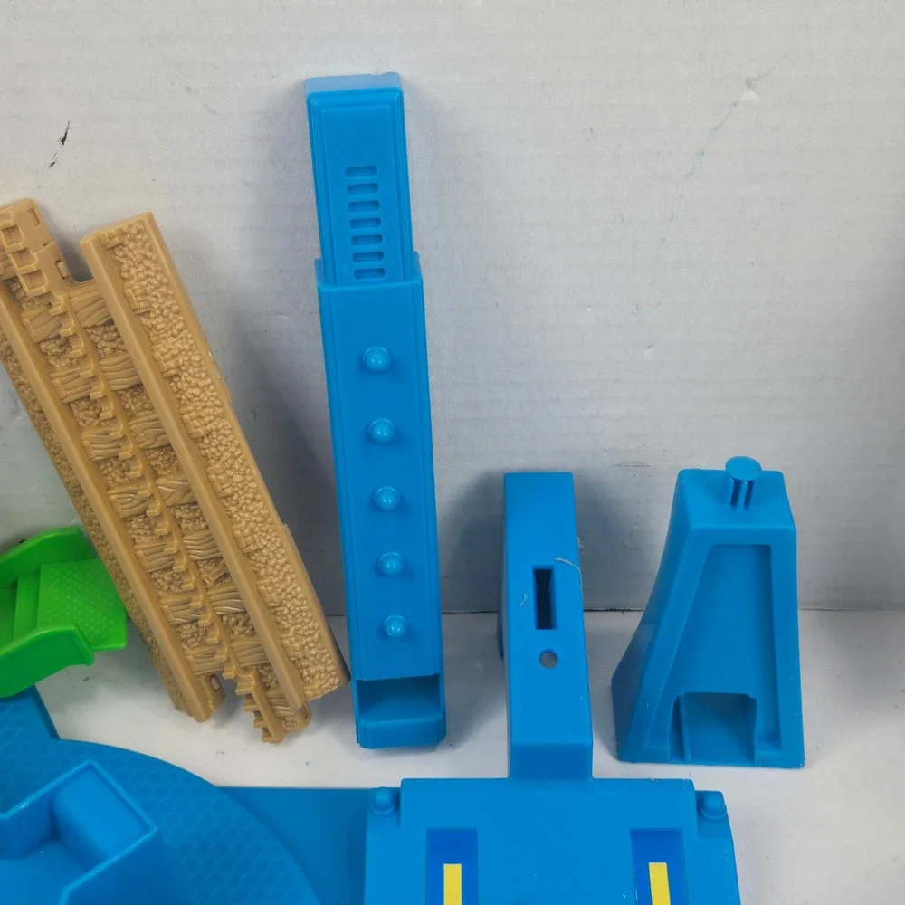 Fisher-Price GeoTrax GeoAir High Flyin Airport N0142 Track Tower Lot NO RC/PLANE